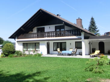 Freistehendes Einfamilienhaus mit großem Grundstück in ruhiger Waldrandlage