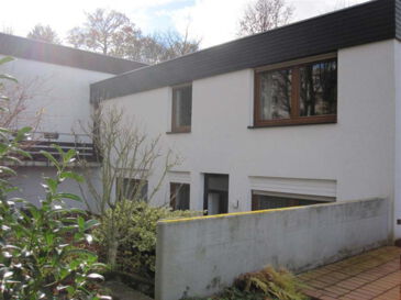 Reihenmittelhaus-Bungalow mit Einliegerwohnung im Bergwald